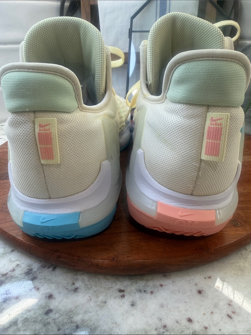 LeBron witness 6 Easter Sneakers - Picture 10 of 16